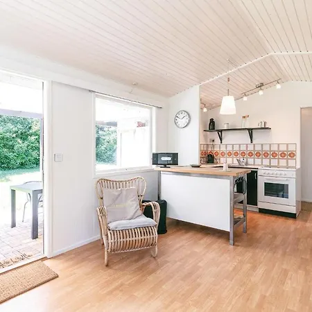 Stunning In W/ Wifi And 3 Bedrooms Holiday home *