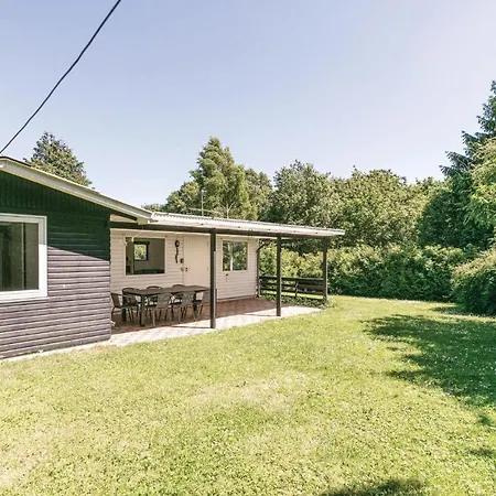 Stunning In W/ Wifi And 3 Bedrooms Holiday home Allinge-Sandvig