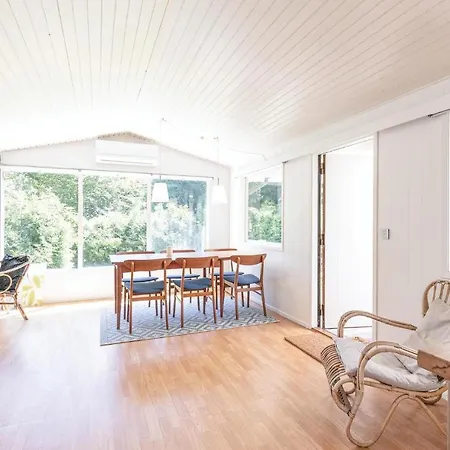 Stunning In W/ Wifi And 3 Bedrooms Holiday home