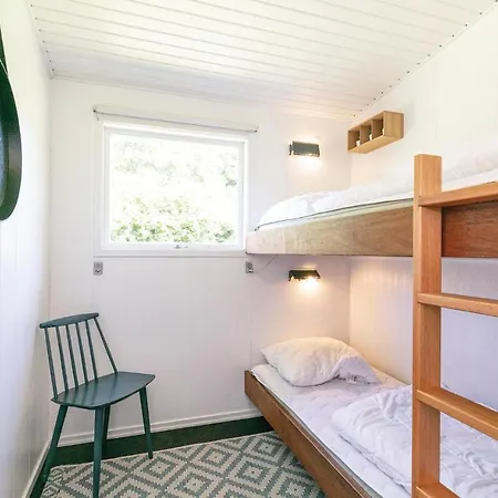Stunning In W/ Wifi And 3 Bedrooms Holiday home